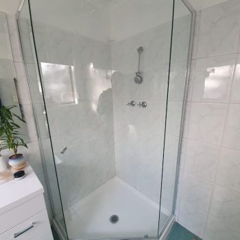 shower-screen-semi-frameless-sided-chrome-frame