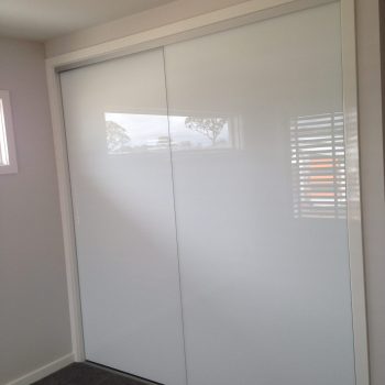 wardrobe-doors-semi-frameless-door-star-white-opti